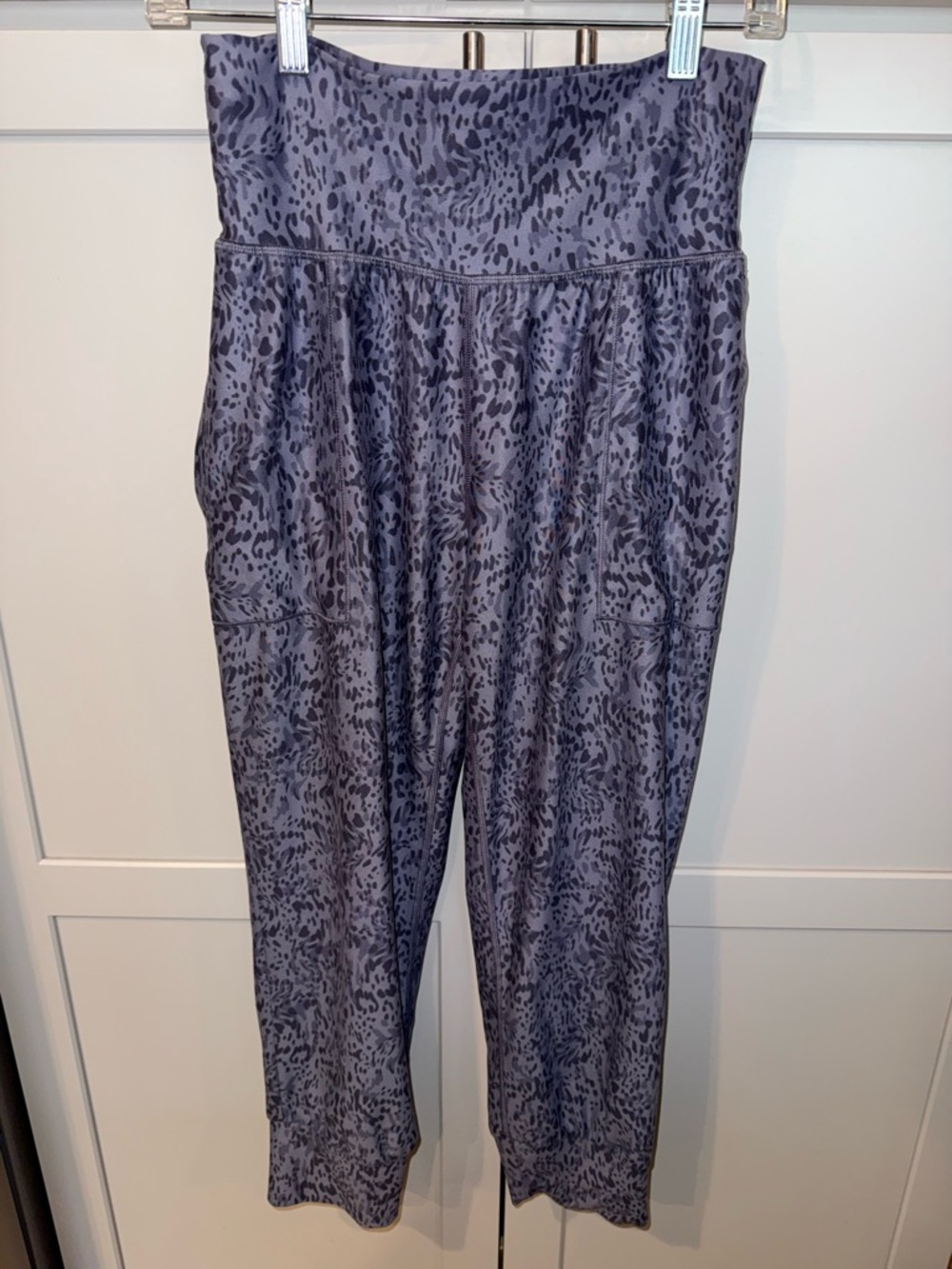 Athleta Salutation Printed Crop Jogger Purple Size S High Rise Cozy NWOT
